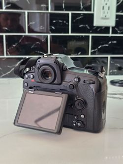 Nikon D850 FX DSLR Camera Body + Battery, Charger, Bag & 128GB Memory Card – Only 12K Shutter