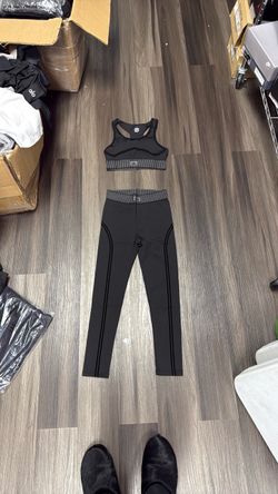 Alo Black On Grey Set (Overseas Exclusive)