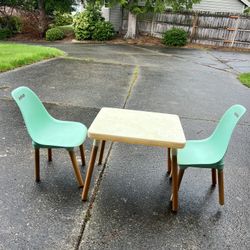 Kids Table 2 Chairs 
