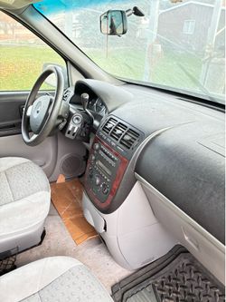 07 chev uplander van 141000