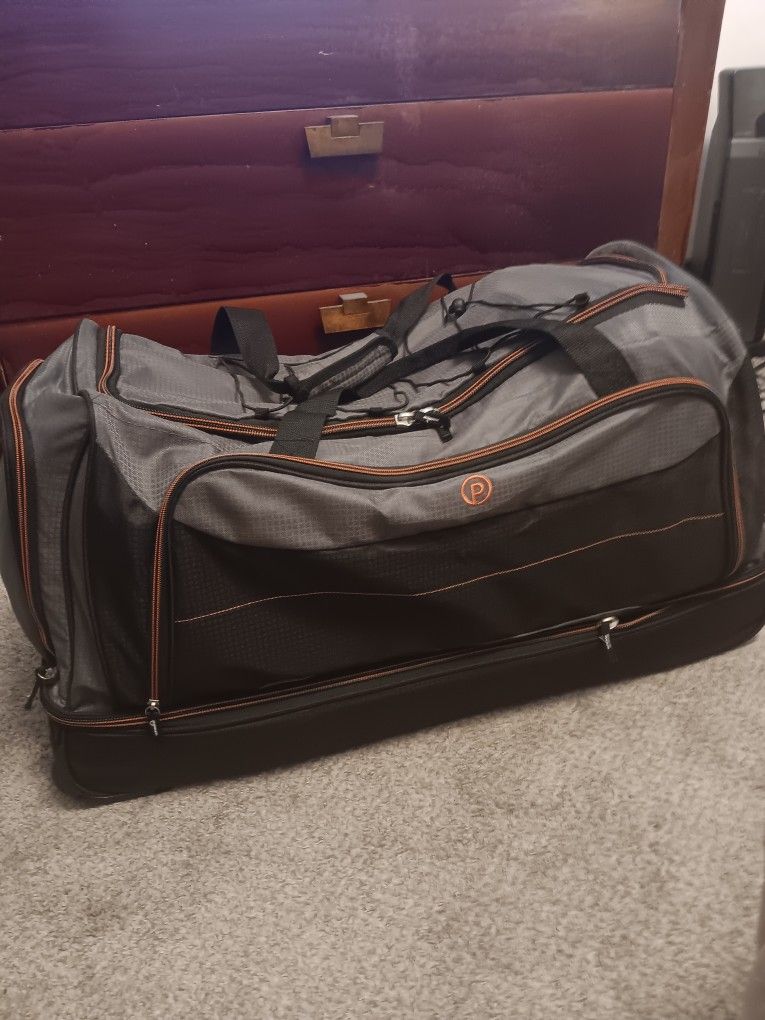 28" Rolling Duffle Bag