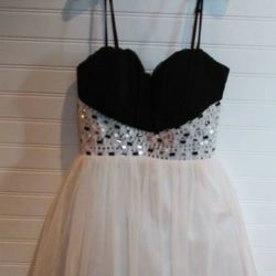 Beautiful prom homecoming dress size 3 

