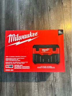 Milwaukee M18 2 gallon Vacuum