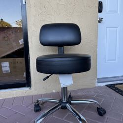 Black Adjustable Swivel Stool – Like New 