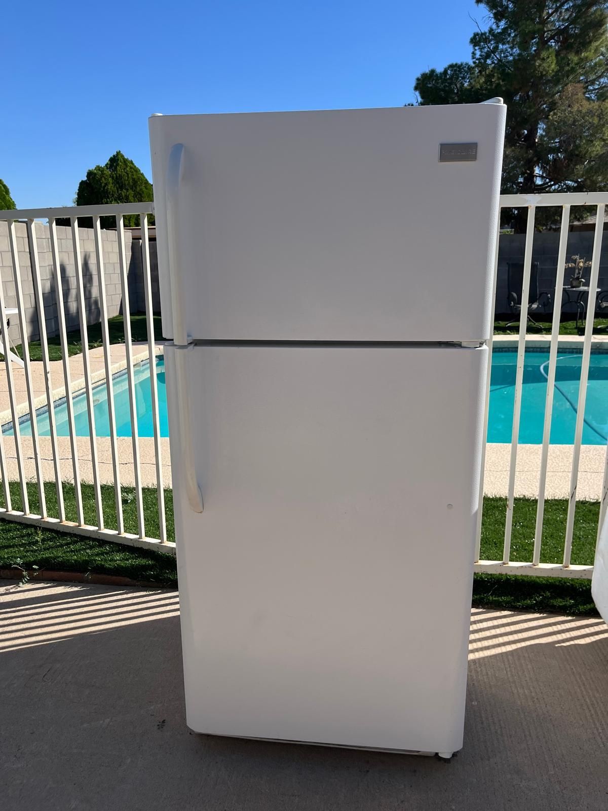 Refrigerator/ Refrigerador