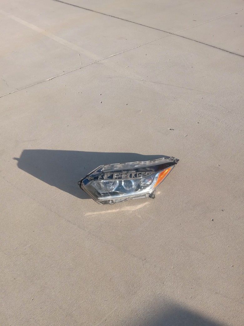 19 To 21 Headlight Honda Hr V Driver ( Oem)