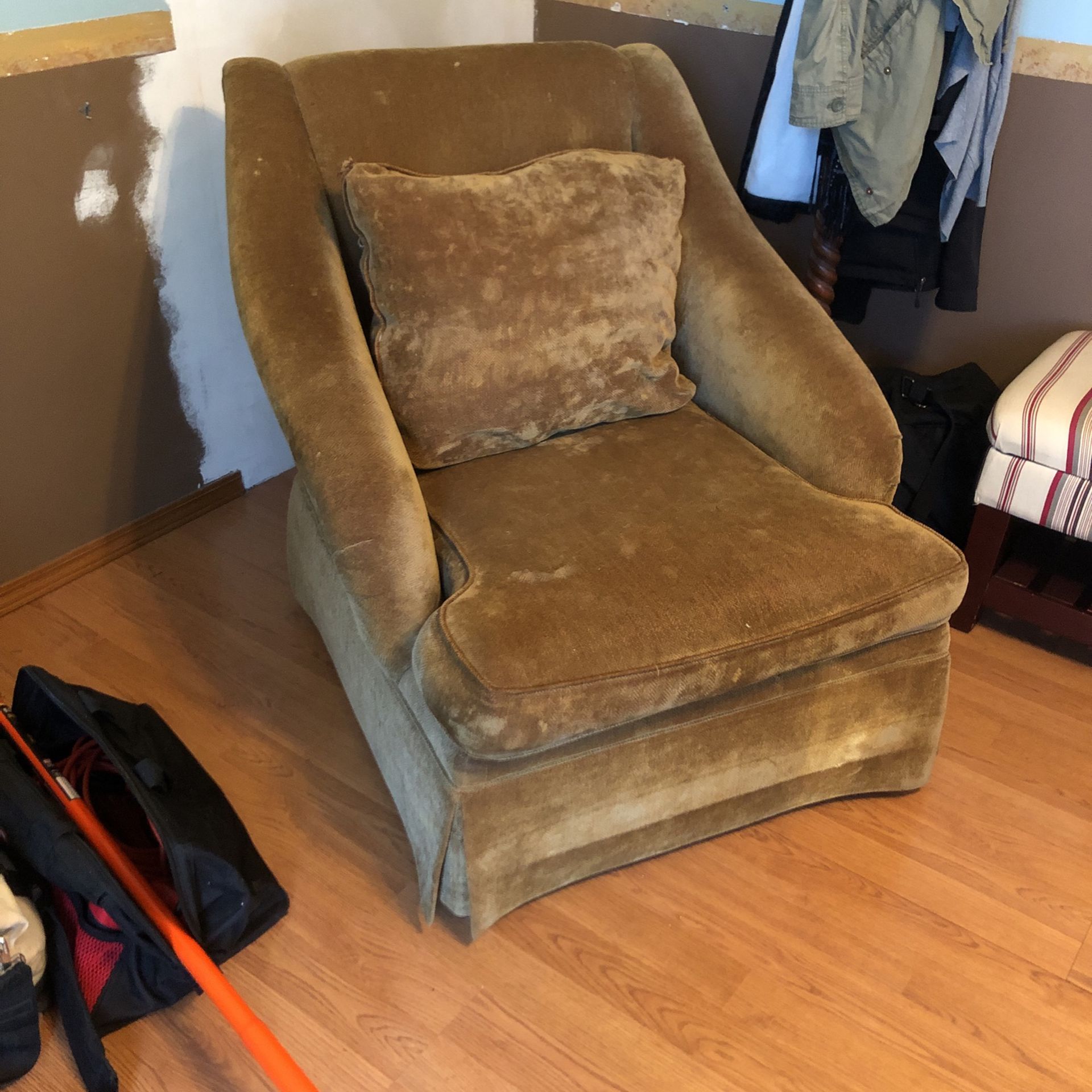 Free Chair (2)
