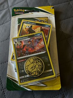 Pokemon Evolving Skies (2021) Blister Pack: Houndoom & Houndour w/ Coin (NEW)
