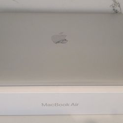 Apple MacBook Air 13.3"  M1 chip - 8GB Memory - 256GB SSD - Silver