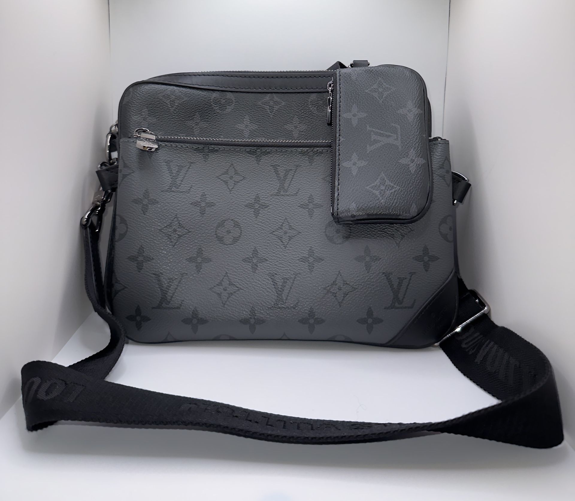 Louis Vuitton Mens Cross Bodybag