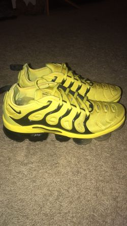 Nike Vapormaxs Plus size 9 Steelers/Hawkeye colors!