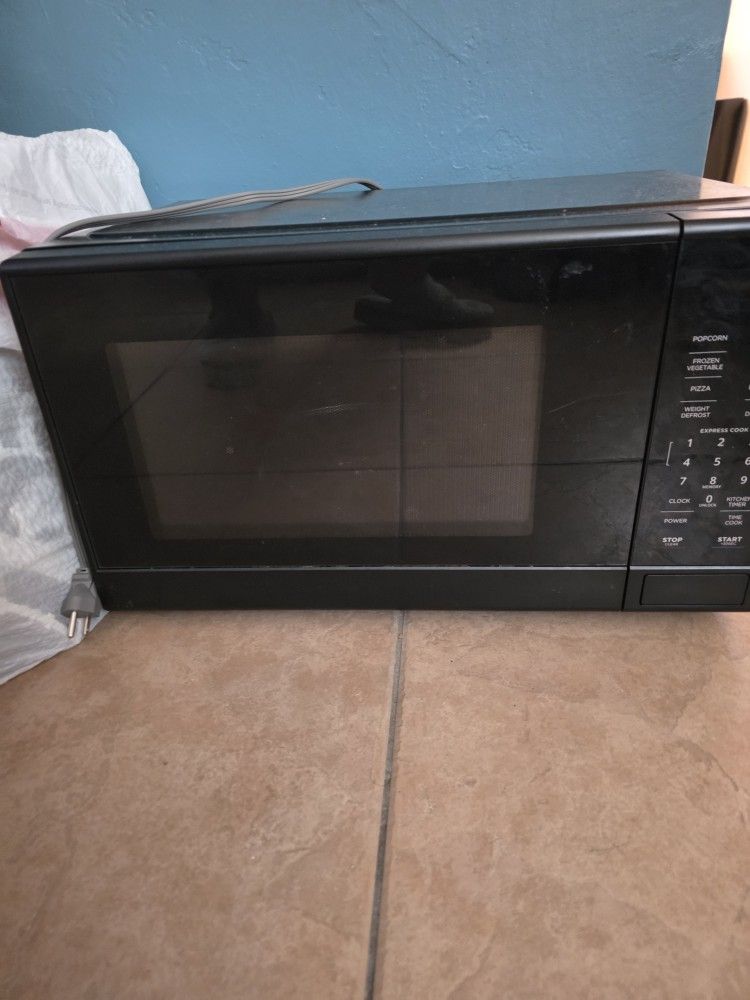 Mainstays 1.1 CU Foot 1000 Watt Microwave