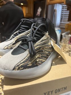 YEEZY QNTM SHOES
