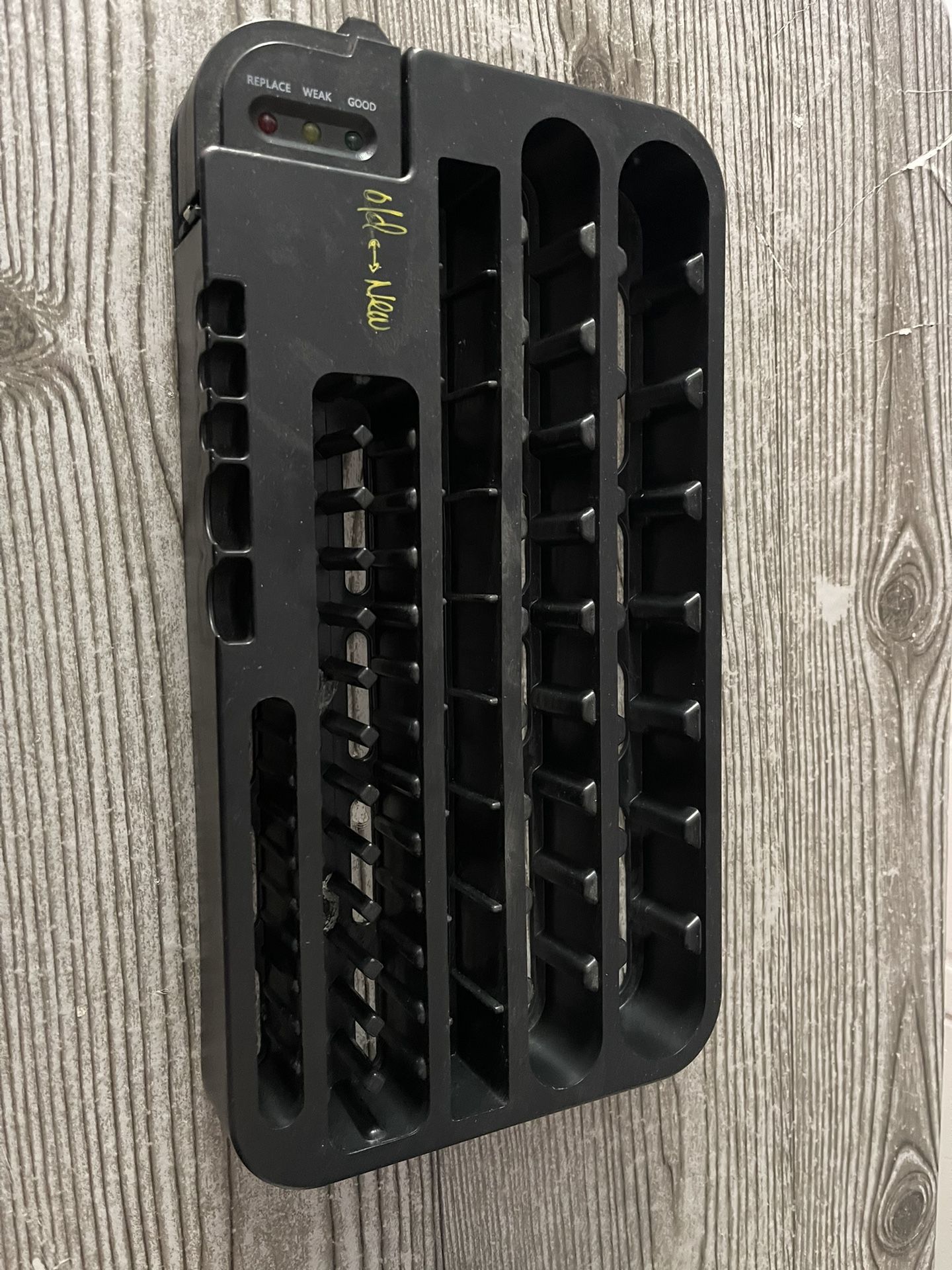 Battery Holder With Good Bad Reader 