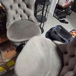 2 bar stools and 3 lamps