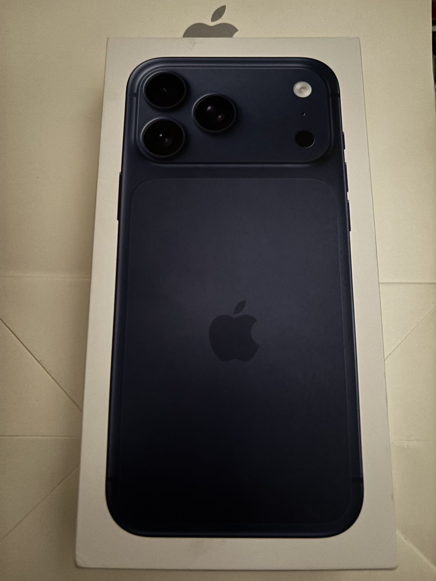 iPhone 17 Pro Max Deep Blue,