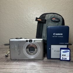 Canon PowerShot SD600 Digital ELPH 6MP Silver Camera