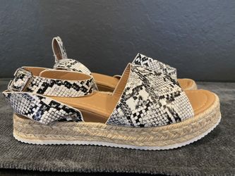 Brand New Snake Skin Print 7.5 Sandals