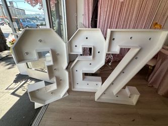 Marquee letters