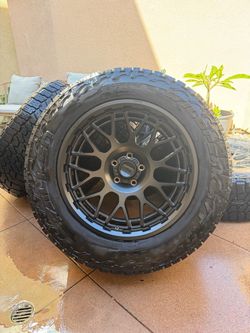 5 Jeep 20” KMC Wheels + 33” Falken Wildpeak AT4 tires