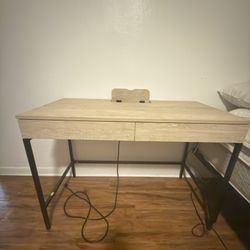 Computer Desk with built In USB ports