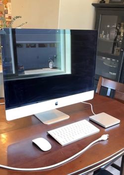 Apple iMac with Keyboard Mouse and Trackpad