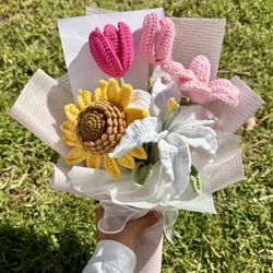 Crochet sunflower and white lily bouquet