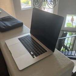 MacBook Laptop A2941