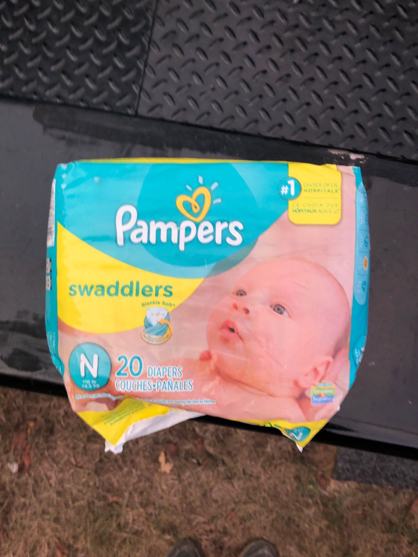 Pampers swaddle her’s newborn 10lbs. /20 diapers included
