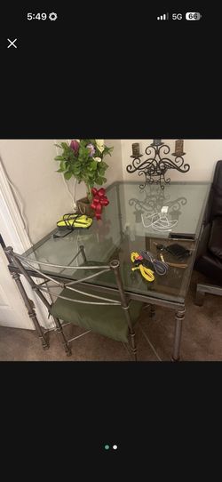 Free Glass Dinner Table