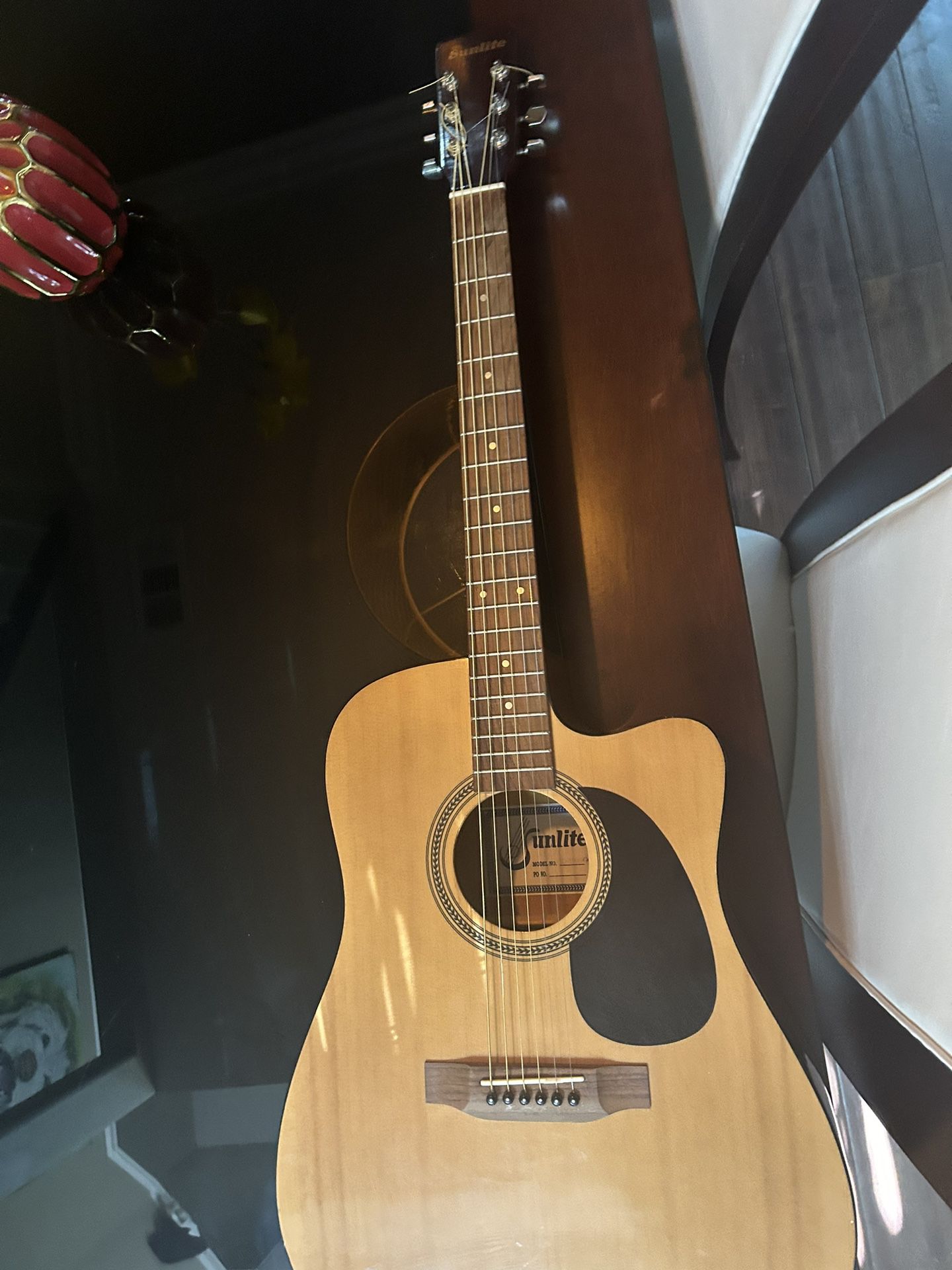 SUNLITE Full Sized Acoustic Guitar Cutaway.  