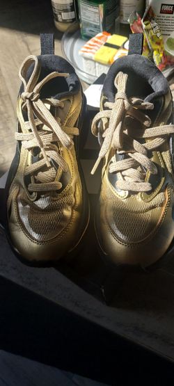 Swipe left for more pics. Women's Pumas size 6.5