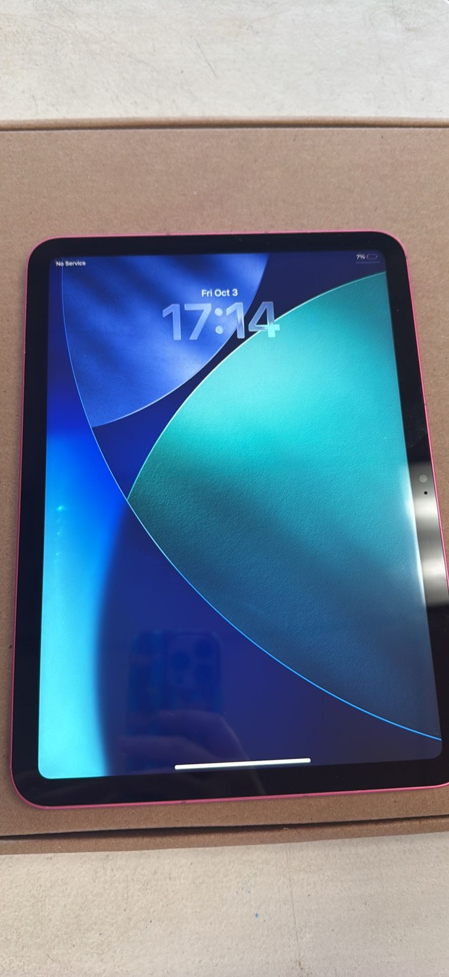 iPad 10th Gen 256GB unlocked battery is 100%