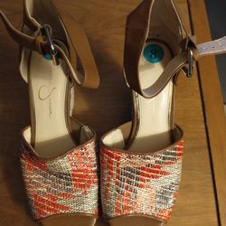 Jessica Simpson women's size 8 woven multi-color platform heels
Small flaw shown in photo