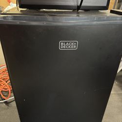 Garage Mini Fridge 27 X 18 X 18 $30