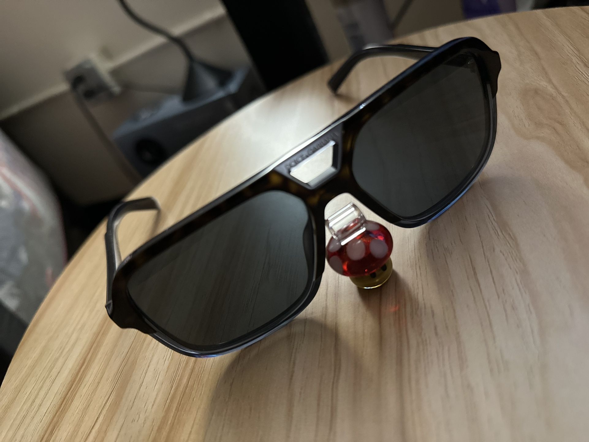 DOLCE & GABBANA DESIGHNER SUN GLASSES