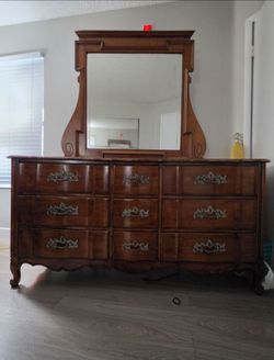 Dresser