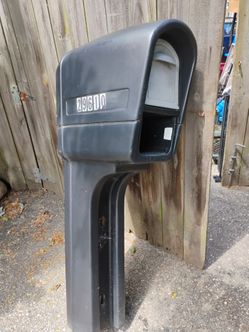 Curbside vinyl mailbox