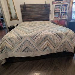 Ashley Furniture Queen
Bedroonm Set - Headboard
dimensions 60.47 in X 64.09
in X 3.74