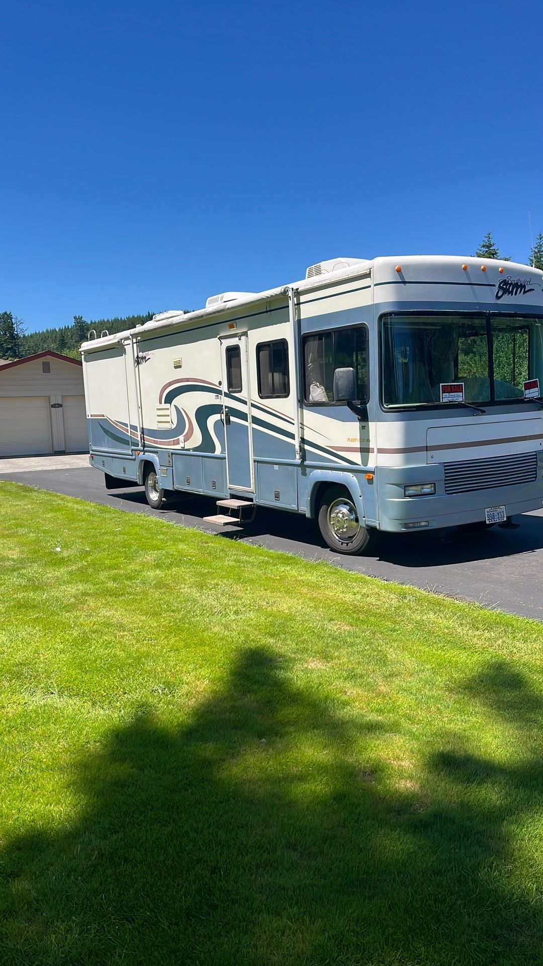 2000 Fleetwood storm MH 31ft Class A