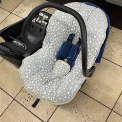 Maxi Cosi Baby Carrier / Car Seat 