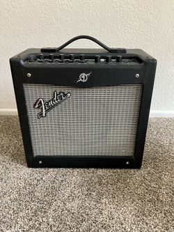 Fender Mustang 1 Electric Guitar Amp Lots of Effects.