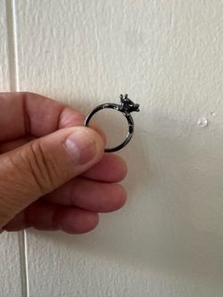 Black ring
