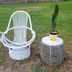 White Bamboo Swivel Chairs from the 1980s plus Table with Live Plant