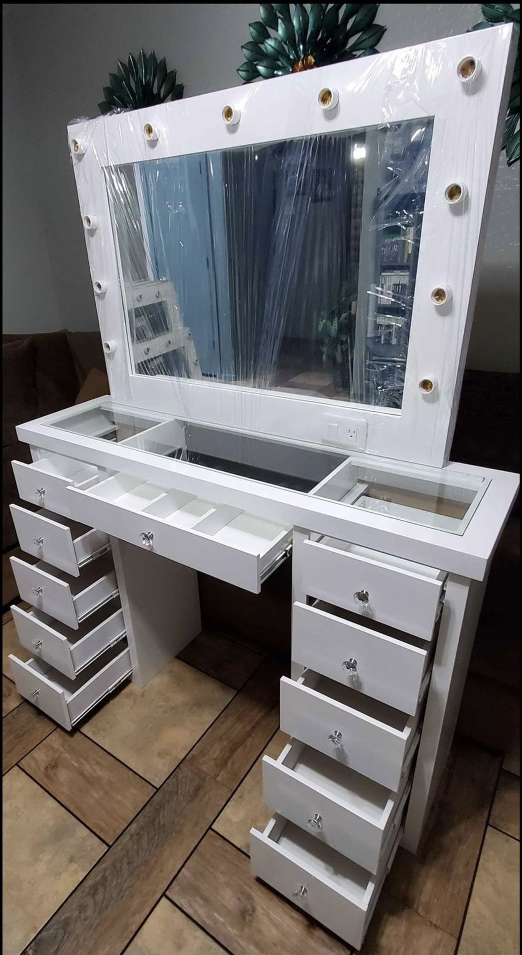 Vanity Desk With Mirror