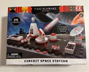 FAO Schwarz Circuit Space Station Galactic Experiment Set (25 Pieces)
