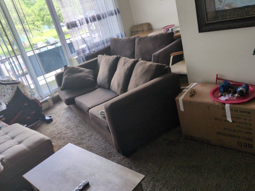 2 Couches For 100