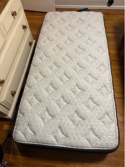 Helix Luxe, twin mattress, New.