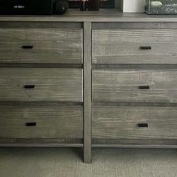 Beautiful DRESSER SET like new - Solid wood 