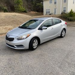 2016 Kia Forte CLEAN TITLE IN HAND
